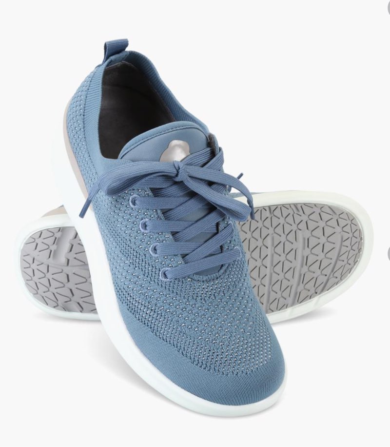 The Dynamic Motion Comfort Sneakers,size 8/5,