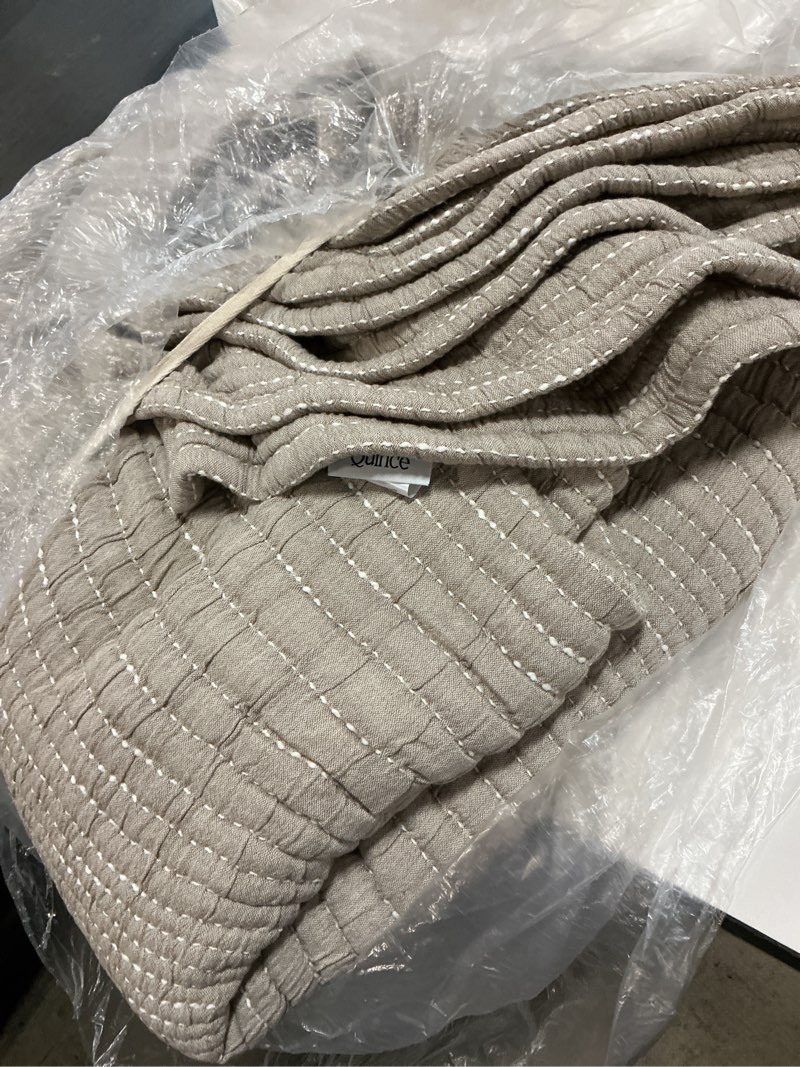 Condition photo showing Good Condition for organic cotton channel stitch coverlet (88x92in)