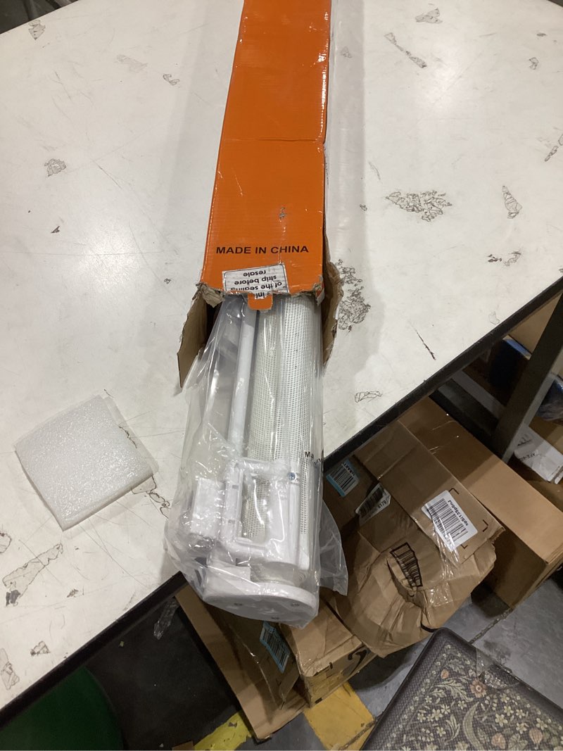 Condition photo showing Good Condition for retractable baby gate for doorways and stairs, mesh safety gate for pet, indoor & outdoor use, one-hand operation, easy installation, 33.6" tall, expands to 71" wide?white,33.6"x71"? 33x71 inch white