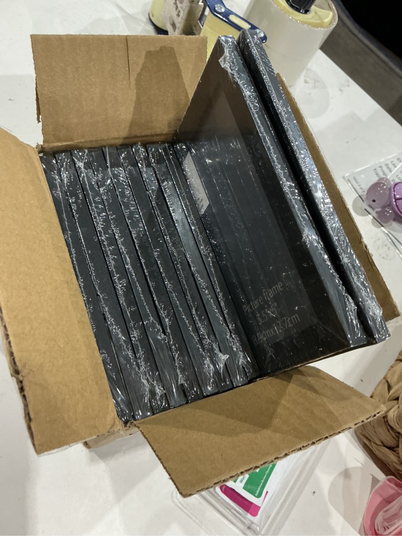 Condition photo showing Good Condition for horlimer 3.5x5 picture frame set of 12, black picture frames display 3.5 by 5 photo for wall or tabletop 3.5x5 black*12