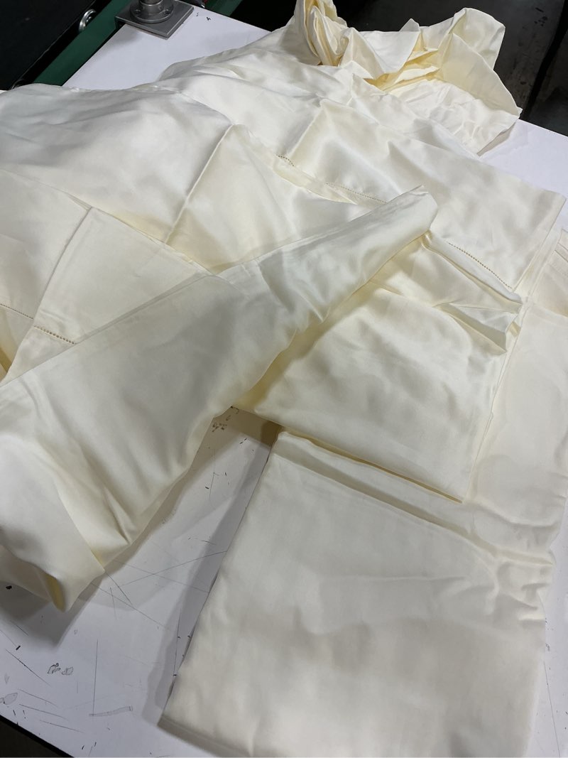Condition photo showing Good Condition for quince, classic organic percale sheet set of 4  (queen)ivory