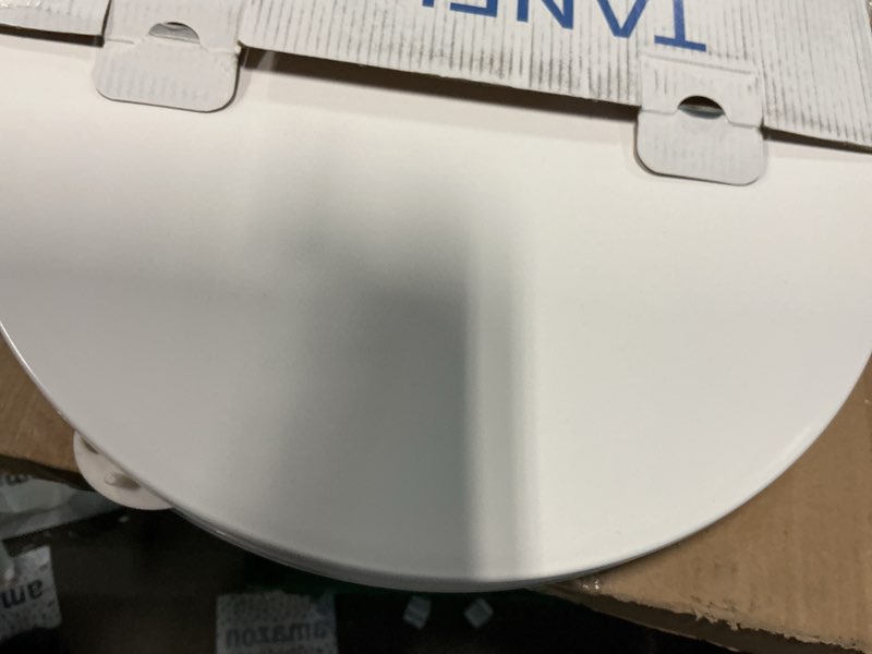 Condition photo showing Good Condition for soft close d-shape toilet seat, durable thermoplastic toilet seat cover with quick release hinges, easy installation, anti-slip bumpers, fits most standard us d-shape toilets, white