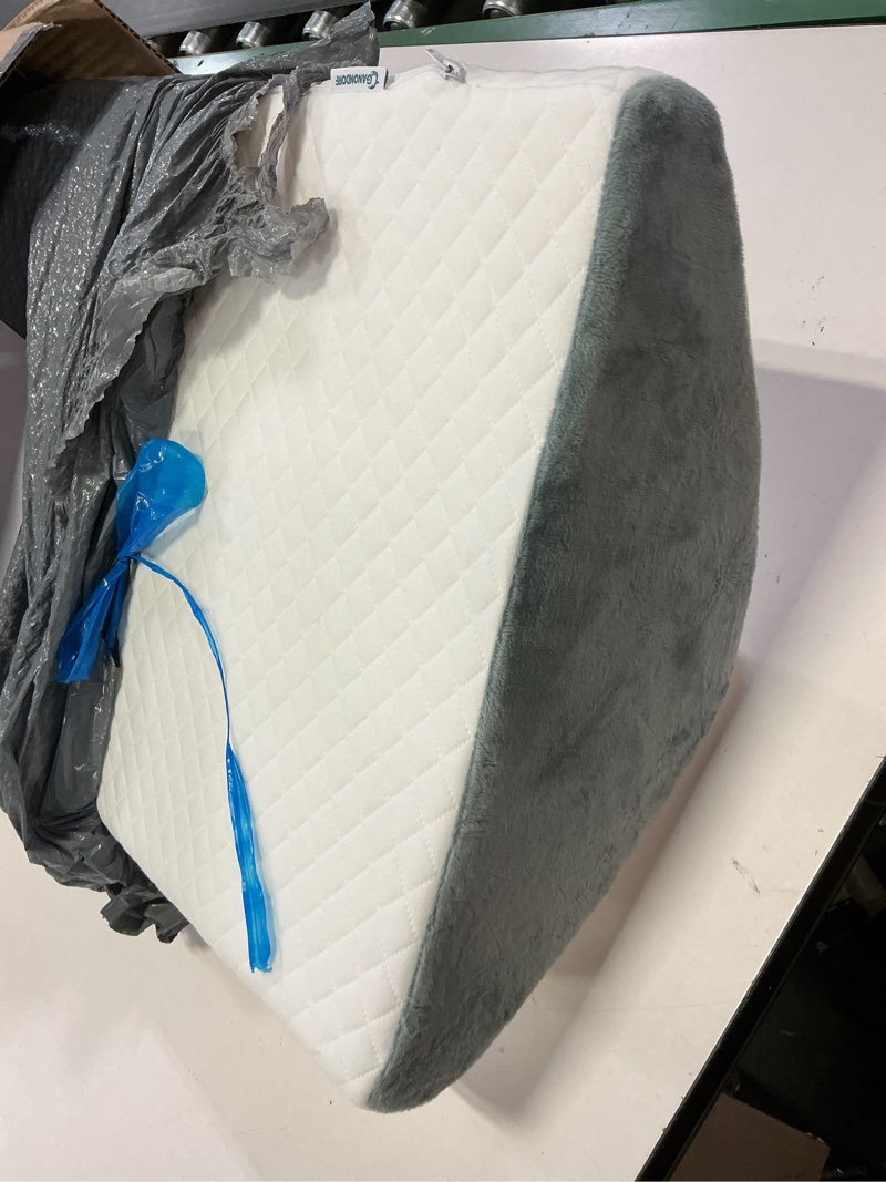 Condition photo showing Good Condition for Knee Wedge Pillow for Post-Surgery Recovery-Leg Elevation Support for Sleep Position, Alleviating Lo