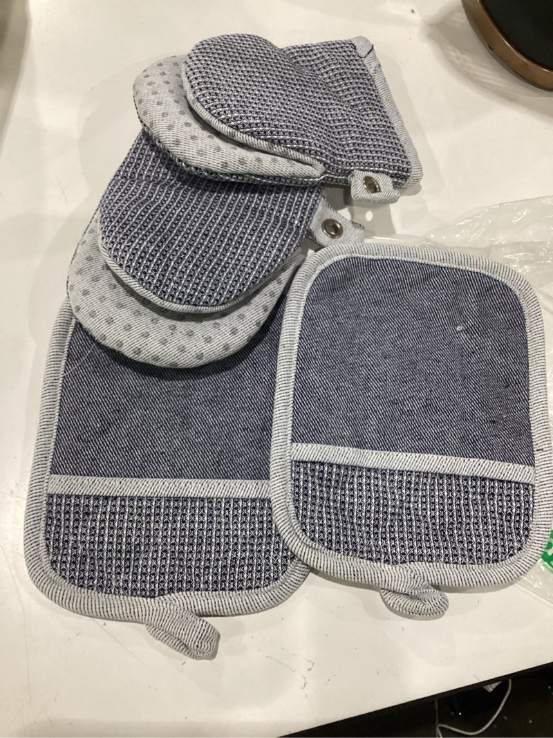 Condition photo showing As Is for casa platino mini oven mitts set, 8-piece – 500°f heat resistant silicone oven mitt, potholders for kitchens, 2 kitchen towels & 2 dish cloths – non-slip & durable – indigo oven mitt set - 8 pack 09: oven mitts - indigo, incomplete
