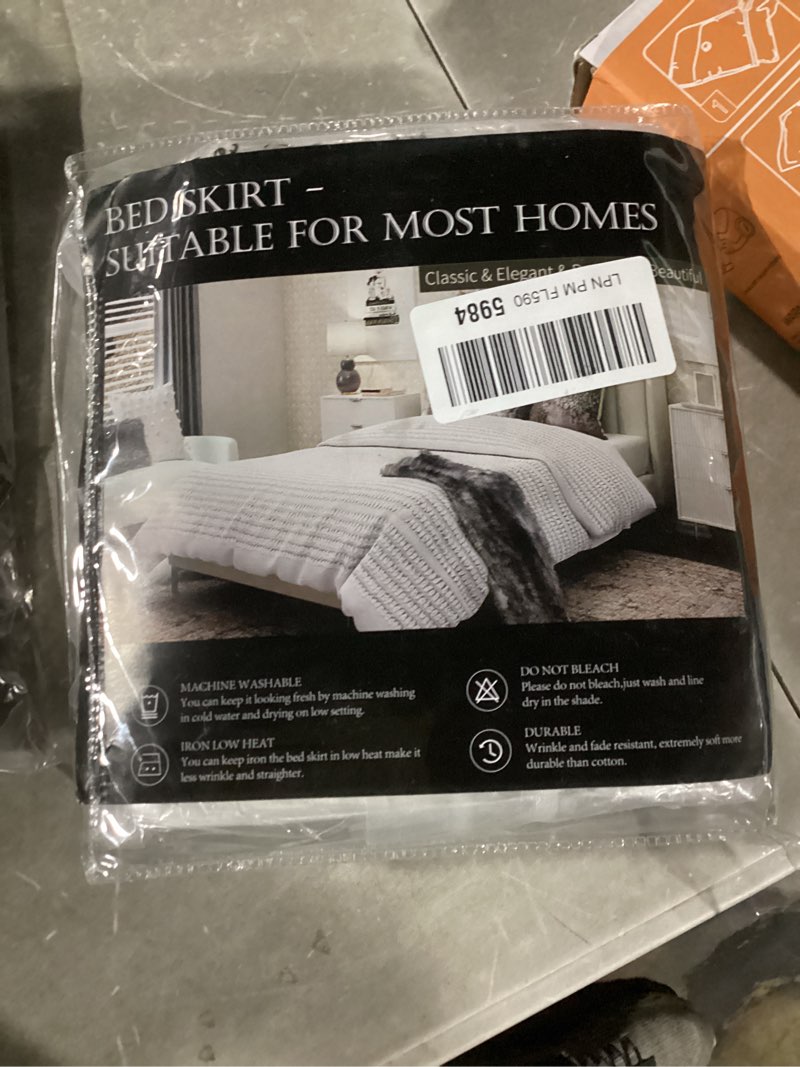 Condition photo showing Good Condition for Amazon Basics Lightweight Pleated Bed Skirt, King, Bright White, Solid King Bright White