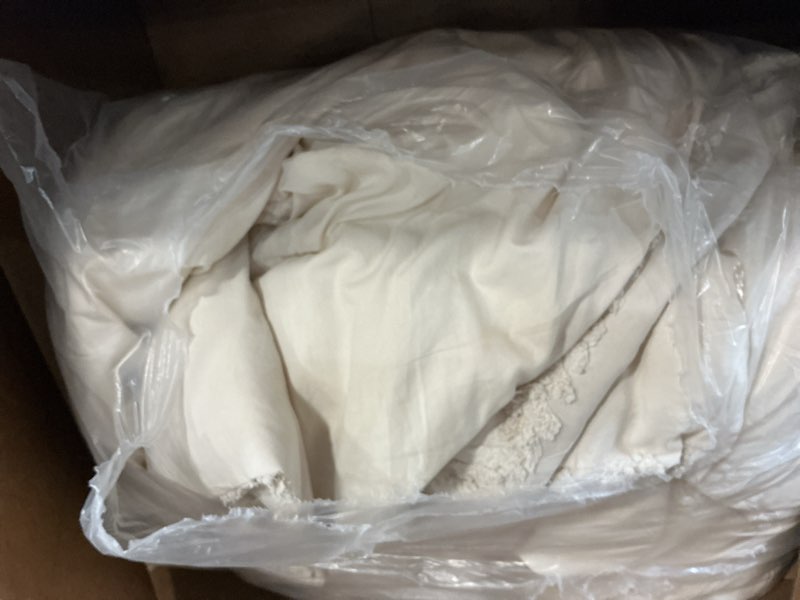 Condition photo showing Good Condition for Bedsure Tufted Boho Comforter Set Oversized King - Beige Boho Bed Set, GentleSoft™ 3 Pieces Farmhouse Shabby Chic Embroidery Bedding, Gifts for Woman, Soft Jacquard Comforter for All Seasons Oversized King 01 - Beige - Elegant