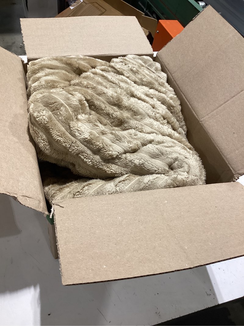 Condition photo showing Good Condition for aganear fleece throw blanket - cozy soft lightweight fuzzy throw blanket for women portable throw blankets for couch, warm present for birthday, christmas, halloween, housewarming(50"x60", khaki) khaki throw(50×60in)