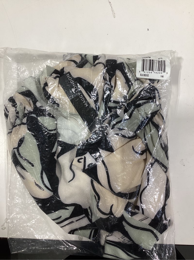 Maggy London Women's Floral Printed Surplus Bodice Flutter Sleeve Dress with Ruched Side Front Skirt