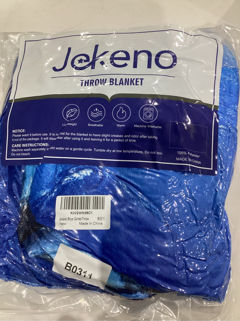 Condition photo showing New/Like New for Jekeno Abstract Throw Blanket, Gifts for Women, Men, Girls, Boys, Teens - Christmas, Birthday, Valentine's Art Decor for Home, Bed, Couch Art 50"x60"