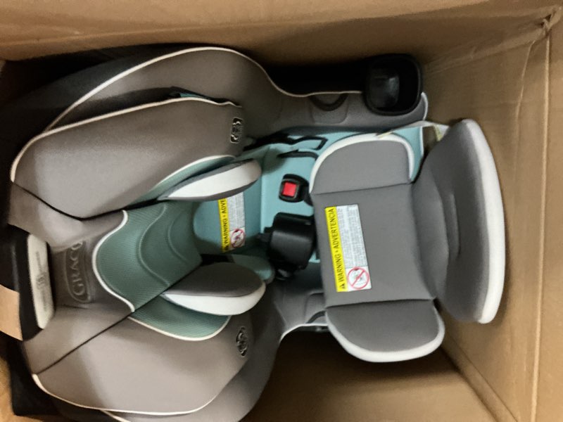 Condition photo showing New/Like New for graco extend2fit convertible car seat - spire