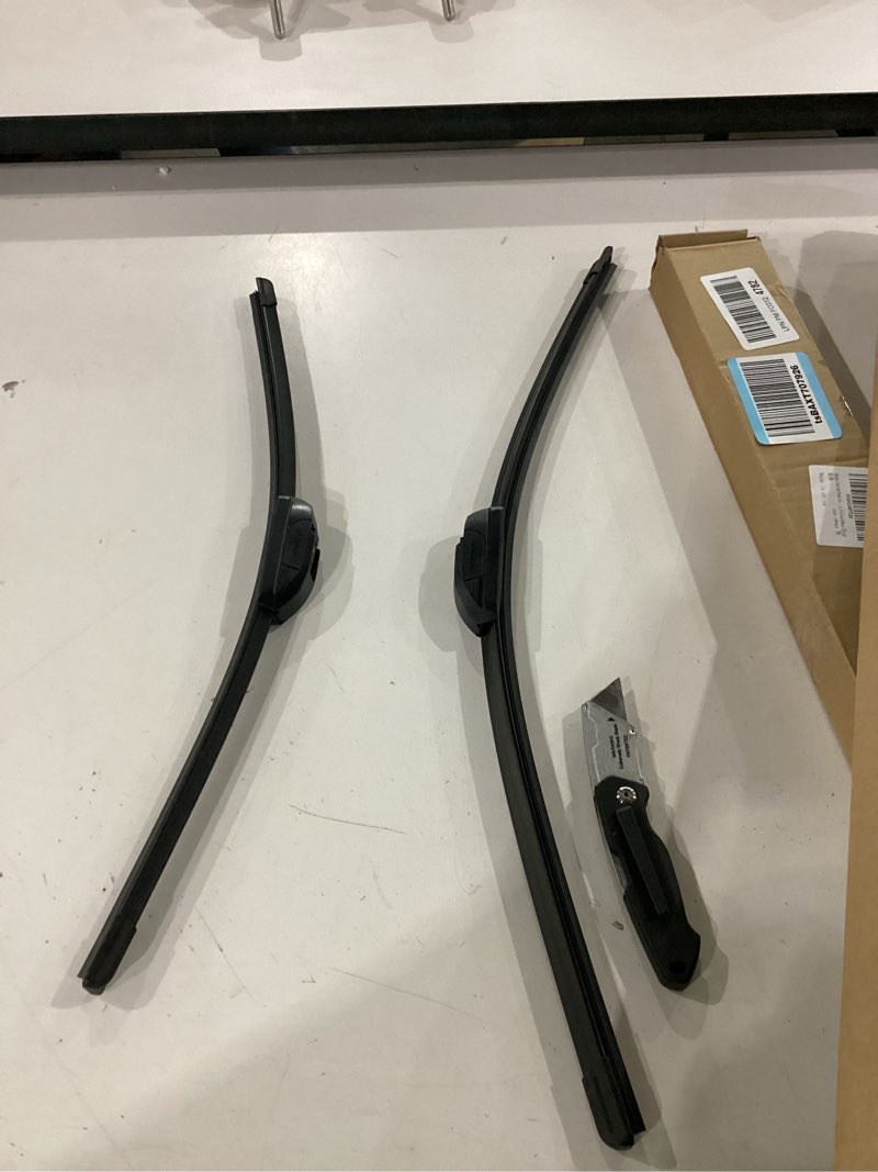 Condition photo showing Good Condition for bosch 24a20a icon beam wiper blades - driver and passenger side - set of 2 blades (24a & 20a) front (24a & 20a) icon combo pack (front)