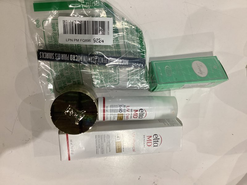 Condition photo showing Good Condition for assorted health and beauty lot