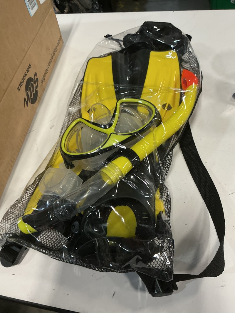 Condition photo showing Good Condition for Swimline Youth and Adult Thermotech Snorkeling Set with Mesh Bag - Fin Size 6-8