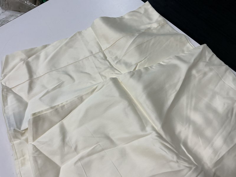 Condition photo showing Good Condition for signature giza cotton sateen pillowcase set, king, ivory