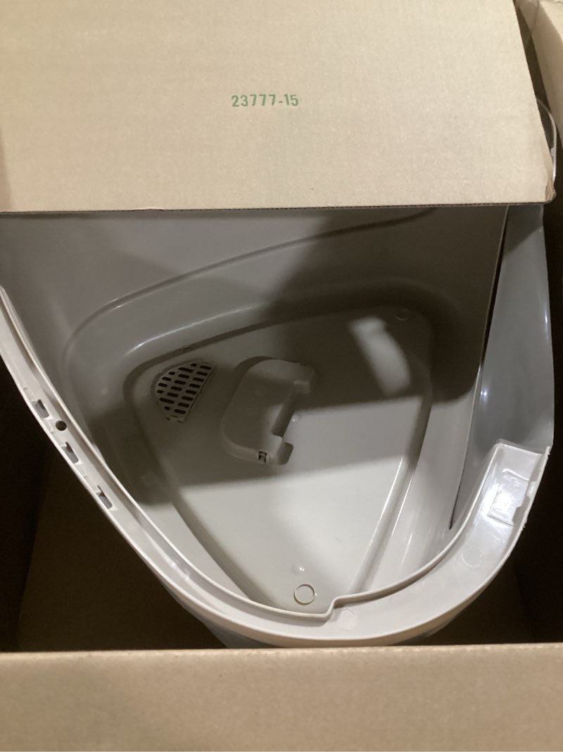 Condition photo showing Good Condition for Amazon Basics Cat Litter Box with Lid, No-Mess, Standard, unisex, Charcoal, 26 in x 23 in x 20 in