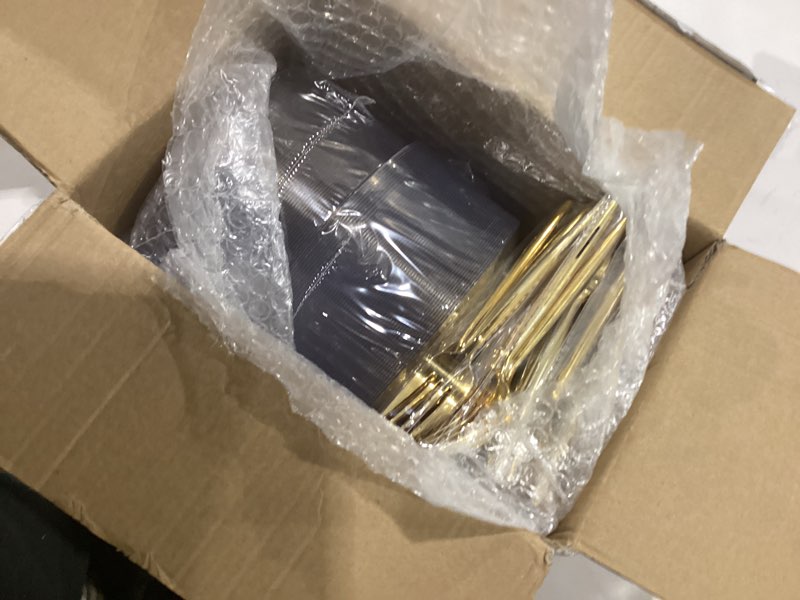 Condition photo showing New/Like New for rubtlamp 200 pcs clear gold dessert plates with forks, 6 inch hammered gold small disposable plates, fancy appetizer platos include 100 cake plate,6 inch 100 gold forks for birthday, wedding, teatime