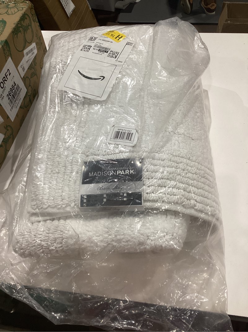 Condition photo showing Good Condition for madison park splendor reversible 100% cotton tufted bathroom rug-3000 gsm hotel quality luxurious plush medium pile bath mat absorbent, quick dry, shower room décor, 24x72, white white 2' x 6' (rectangular)