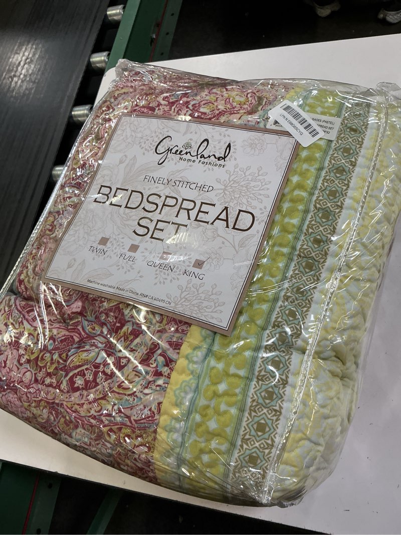 Condition photo showing New/Like New for barefoot bungalow palisades pastel bedspread set, 3-piece, king 3-piece jumbo king