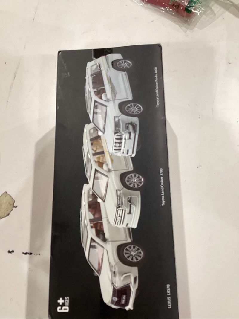 Diecast car Model 1/24 Scale - Zinc Alloy Pull Back Toy car with Sound and Light, Collectible Toys V