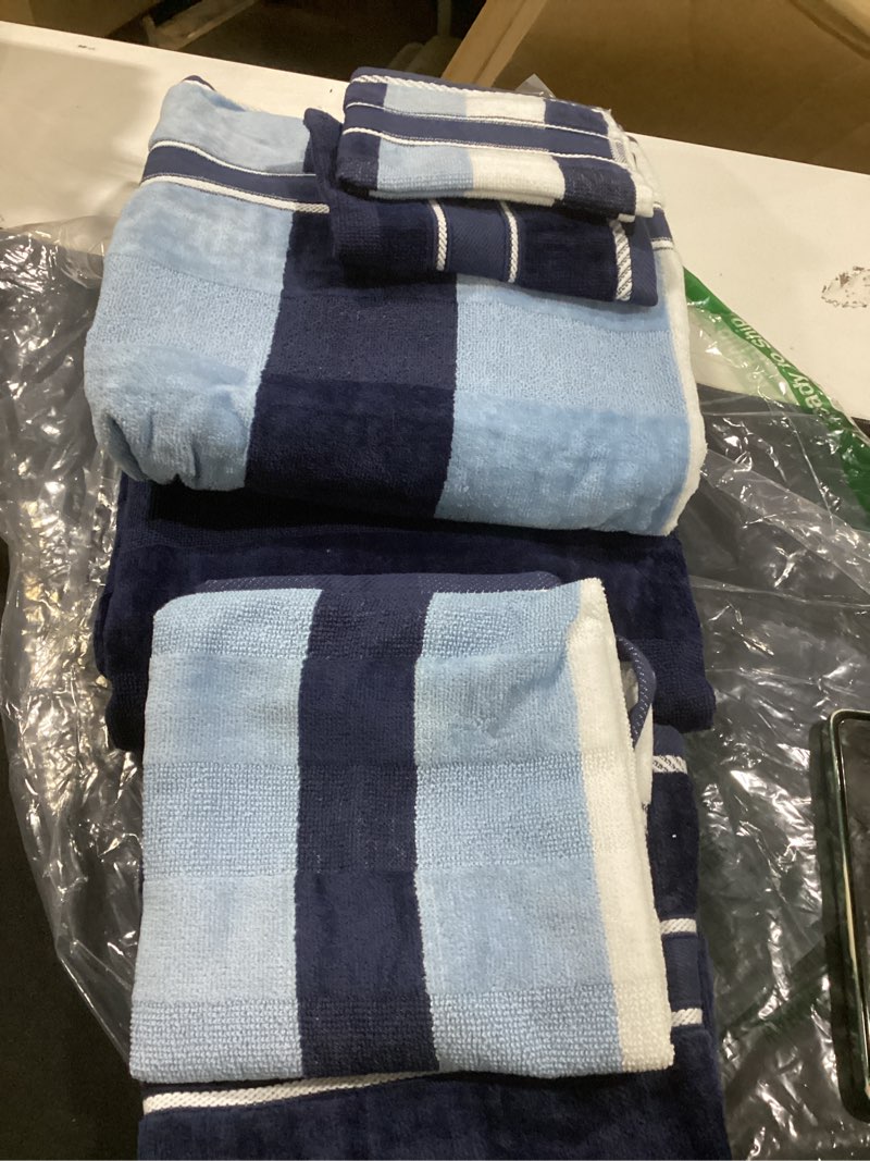 Condition photo showing Good Condition for lavish home 6 piece bathroom towels set - 525 gsm 100% cotton bathroom accessories - 2 bath sheets, 2 hand cloths , and 2 wash cloths - soft towel set for shower, gym, dorm, and spa (navy)