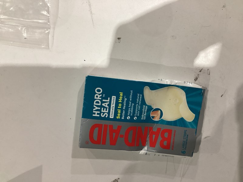 Condition photo showing New/Like New for BANDAID HYDRO SEAL LARGE 6 Count