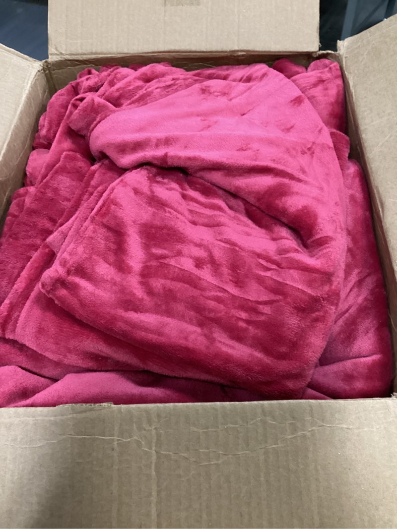 Condition photo showing Good Condition for jellymoni burgundy velvet duvet cover twin size - 2 piece ultra soft plush bedding set, luxury fluffy comforter cover with zipper closure & 8 corner ties for bedroom burgundy twin (70" x 90")