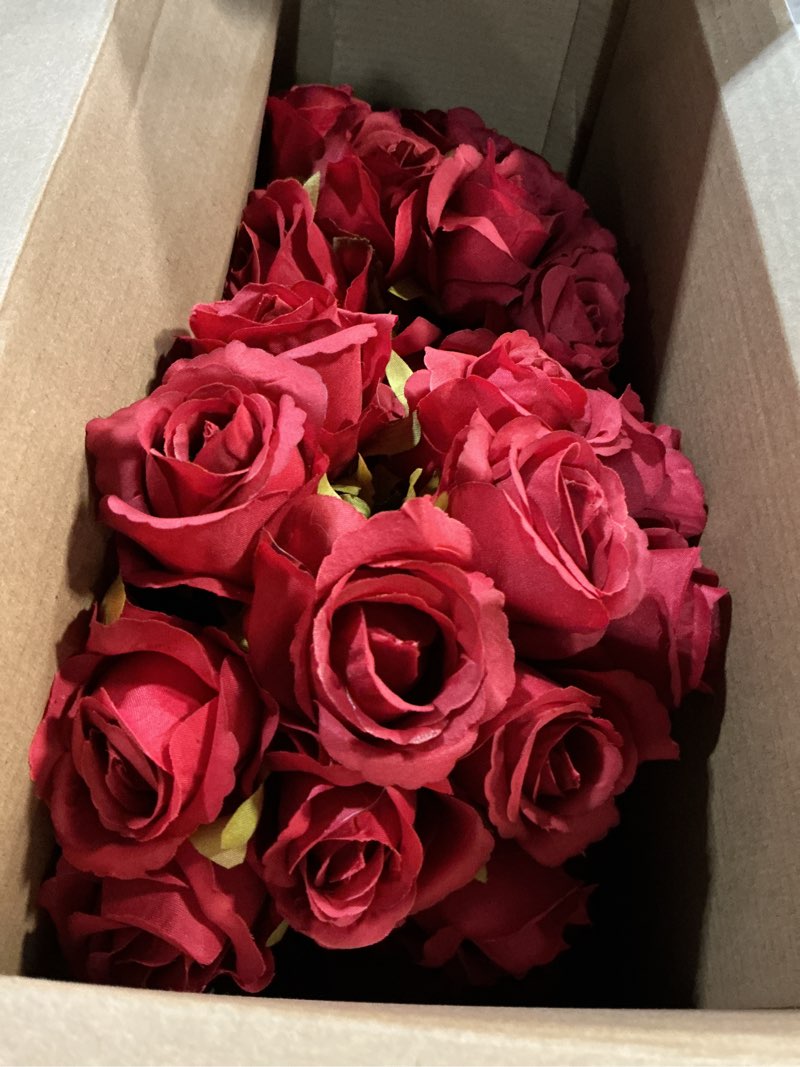 Condition photo showing Good Condition for jexine 120 pcs artificial rose flowers bouquet bulk silk realistic fake flowers for wedding anniversary bridal bouquet diy floral arrangement romantic home decor gifts(red)