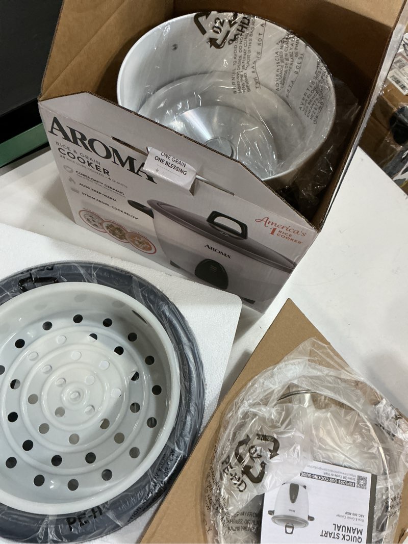 Condition photo showing Good Condition for aroma® 20 cup dishwasher safe rice cooker & steamer  4 piece