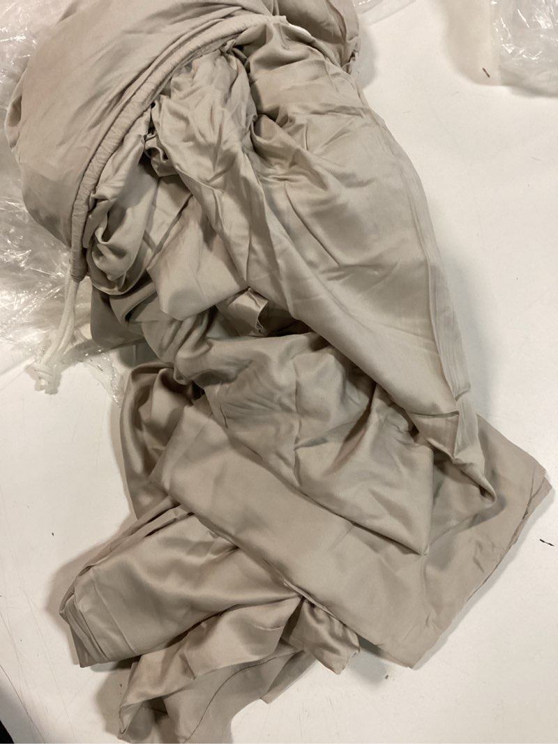 Condition photo showing New/Like New for quince bamboo fitted sheet set king sand