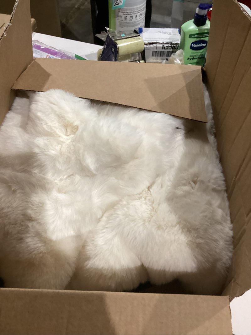 Condition photo showing As Is for EVERGRACEHOME Luxury Soft Faux Chinchilla Fur Throw Blanket for Couch, Warm Thick Heavy Winter Throw Blanket 1220GSM for Bed, Fluffy Cozy Mink Blanket with Reversible Velvet, Arctic White, 50"x60" Arctic White 50"x60"