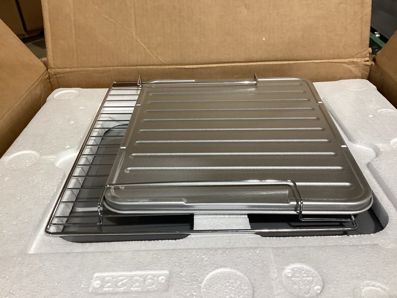 Condition photo showing New/Like New for hamilton beach easy view xl toaster oven with sure-crisp® air fry, 6 slice capacity, black with stainless steel accents, r31460 (renewed)