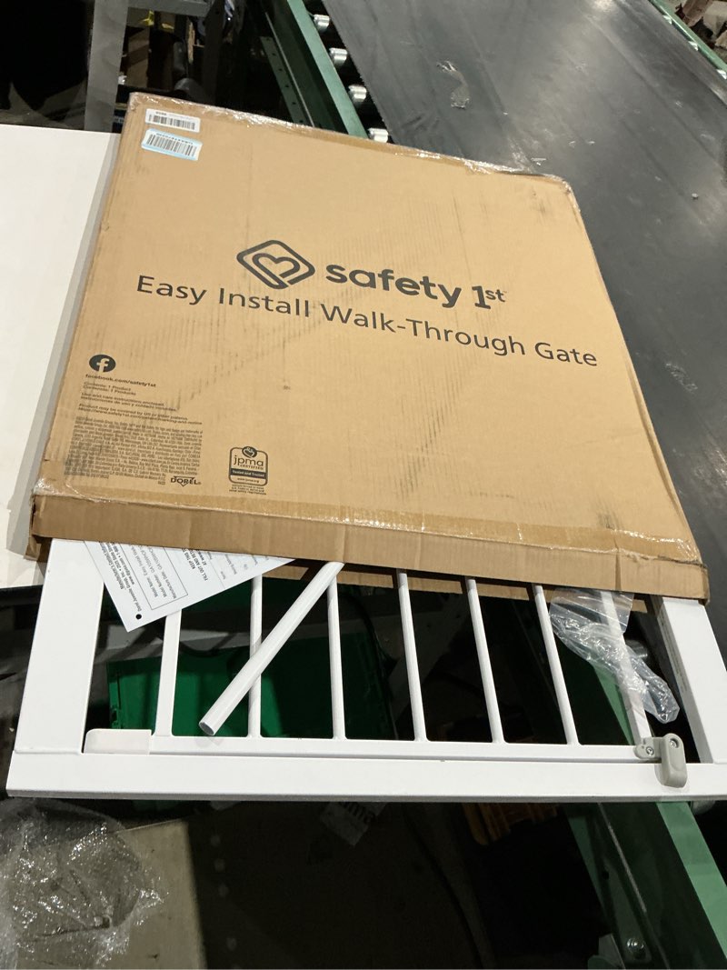 Condition photo showing Good Condition for safety 1st easy install walk thru baby gate for doorway with door, dog gates, fits 29"-38", easy install 28" tall, white 1-pack 29" to 38" wide x 28" tall white