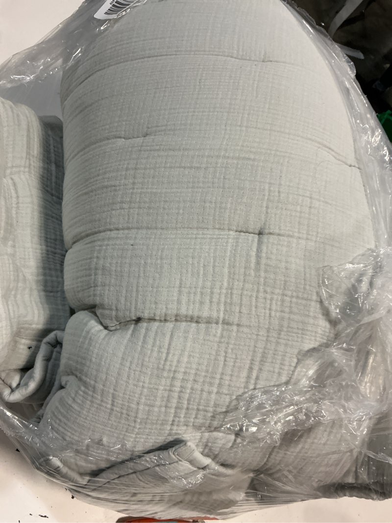 Condition photo showing As Is for quince organic airy gauze dream quilt, king/cal king, mist