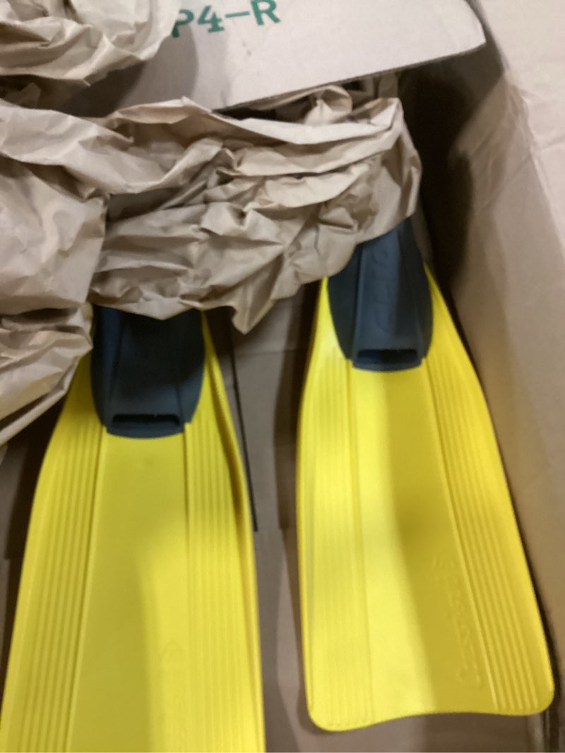 Condition photo showing Good Condition for cressi full foot pocket fins for snorkeling, diving, and swimming- light, comfortable, and easy to use- clio- made in italy eu 37/38 | us man 5.5/6.5 | us lady 6.5/7.5 yellow