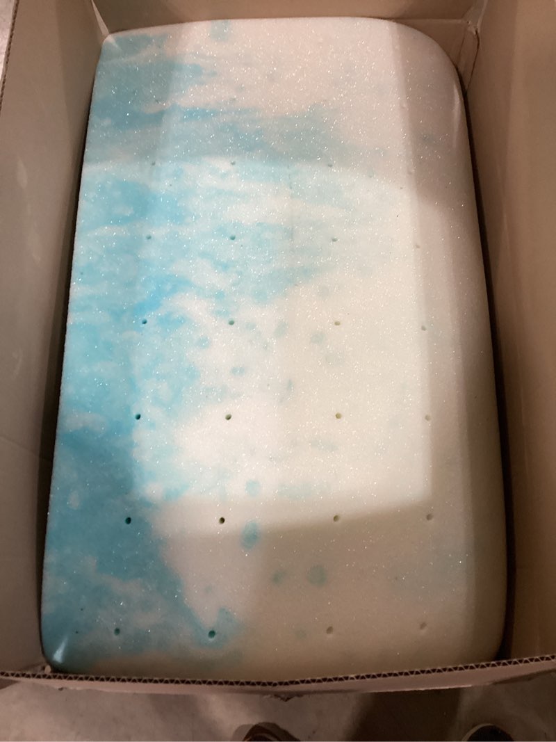 Condition photo showing Good Condition for Amazon Basics King Mattress Topper, Cooling Gel-Infused, CertiPUR-US Certified, 3 Inches, Blue