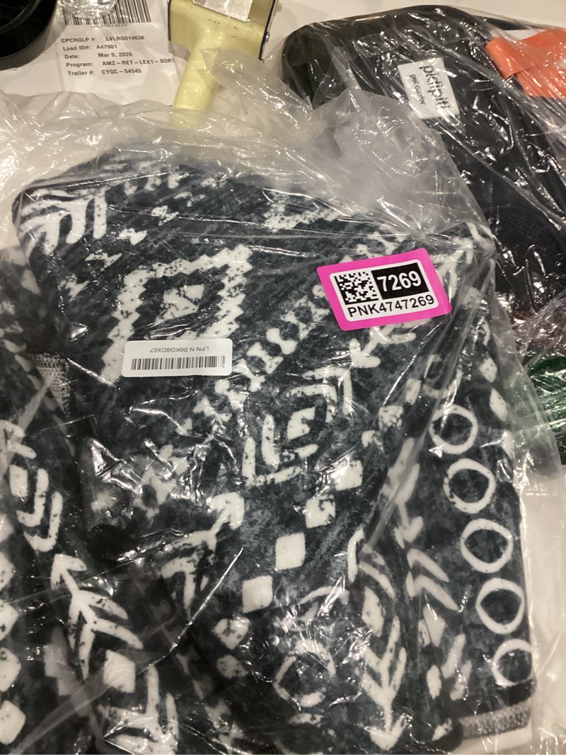 Condition photo showing Good Condition for Lahome Boho Moroccan Runners for Hallways, Washable 2.5x8 Black White Hallway Runner Rug Non-Slip, Low-Pile Soft Tribal Print Indoor Bedroom Carpet Runners 8ft for Entryway Kitchen Laundry Black/White 2.5' x 8'
