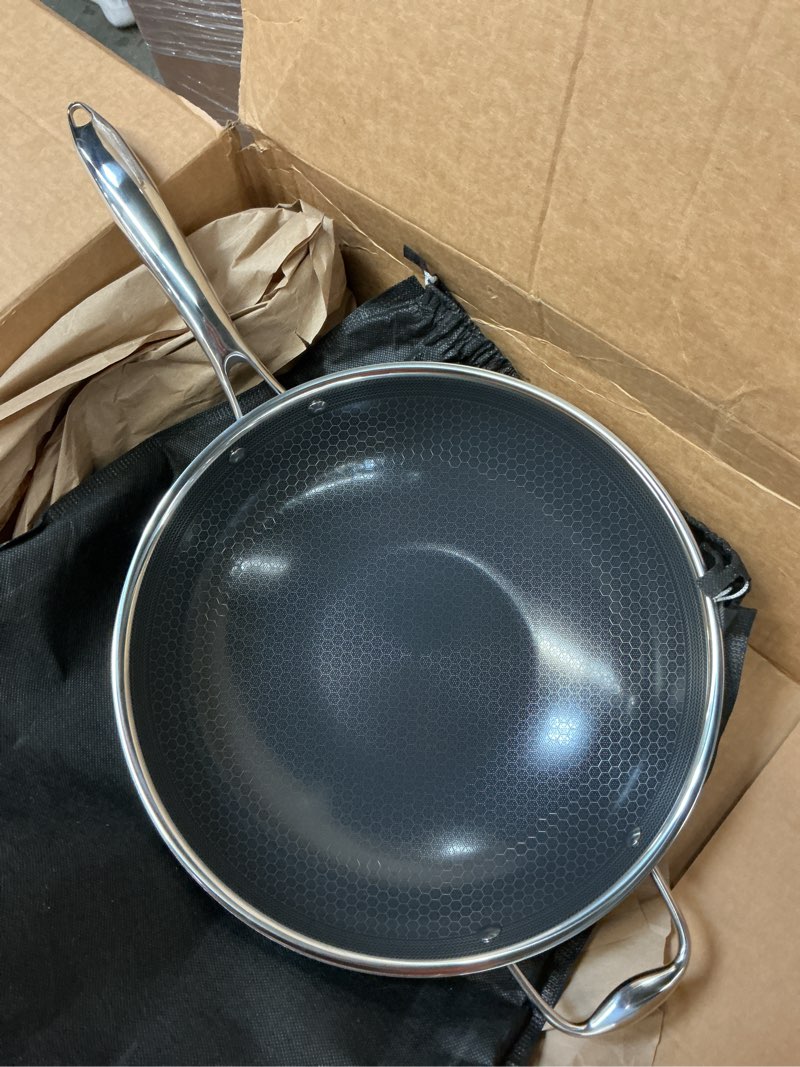 Condition photo showing Good Condition for HexClad Hybrid Nonstick 12-Inch Wok, Stay-Cool Handle, Dishwasher-Friendly, Oven-Safe Up to 900°F, Induction Ready, Compatible with All Cooktops 12-Inch Wok (No Lid)