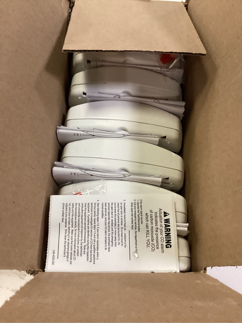 Condition photo showing New/Like New for first alert co400 carbon monoxide detector, battery operated, 6-pack , white pack of 6 detector