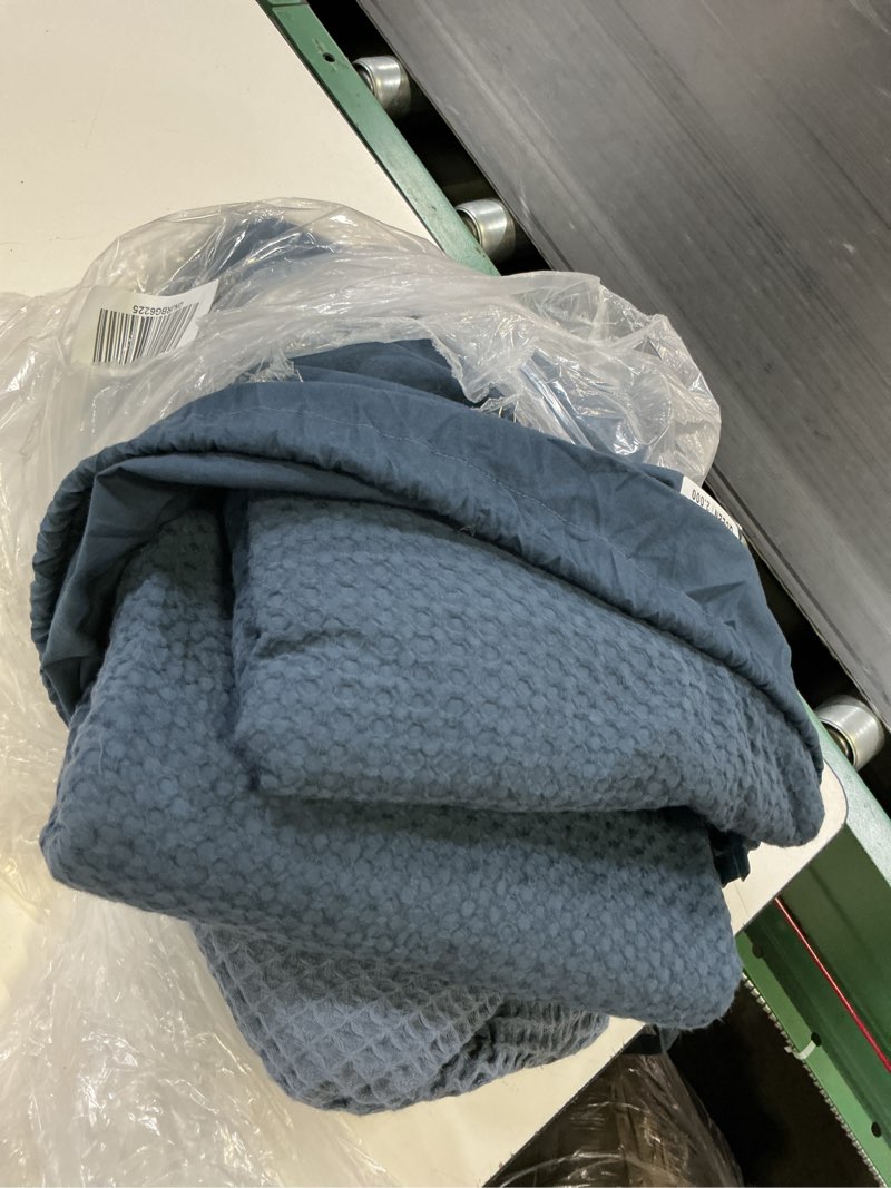 Condition photo showing Good Condition for organic luxe honeycomb duvet cover, full/queen, indigo