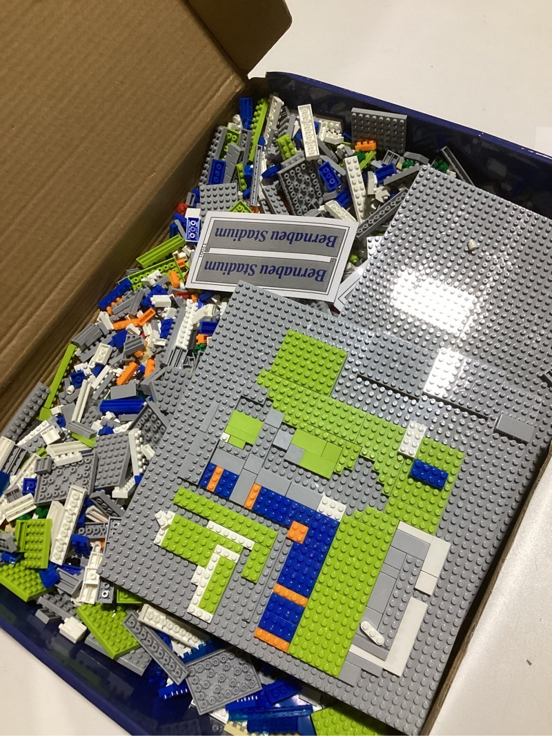 Condition photo showing Good Condition for Soccer Stadium Building Blocks Sets Football Architecture Model Kits Gifts for Adults Kids Boys 3500+Pieces Hmzqc001