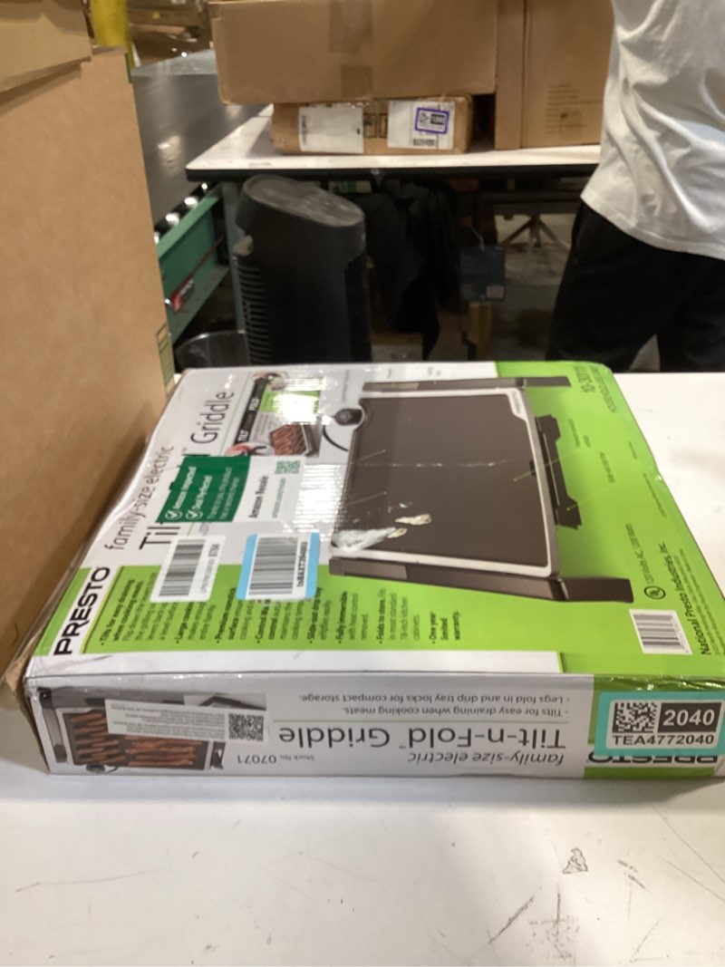Condition photo showing New/Like New for presto 07071 15-inch electric tilt-n-fold griddle, black
