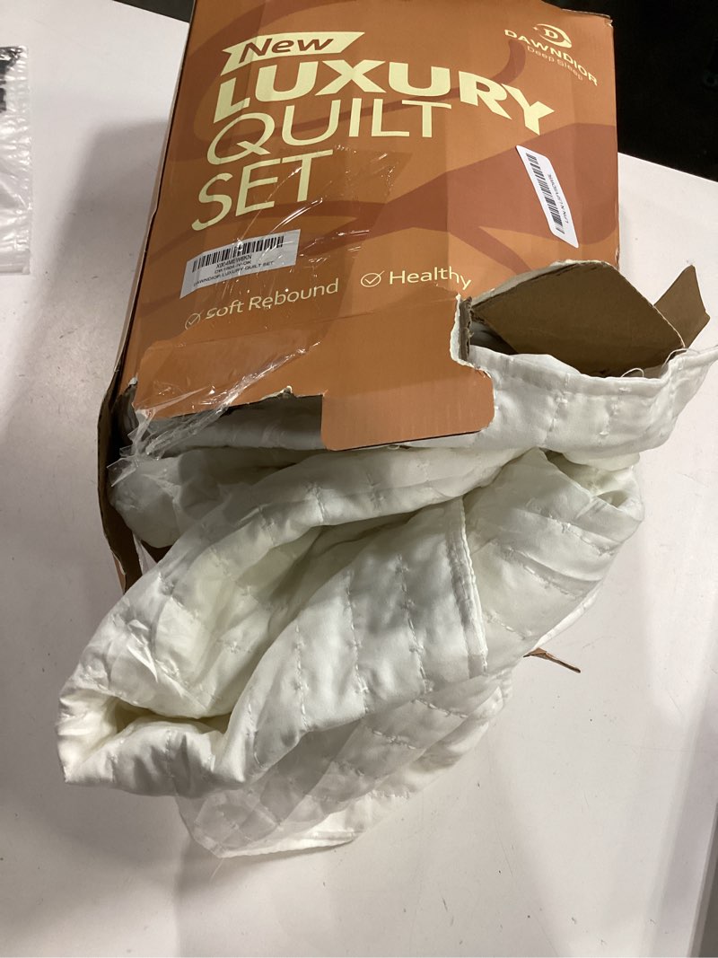 Condition photo showing As Is for Max Oversized California King Quilt Set–112"x106" Soft Washed 3-Layer Lightweight Bedspread with Multi-Lock Quilting,Minimalist Nordic Bedding,All-Season Quilt Set(1 Quilt + 2 Pillow Shams)Cream White Cream White Oversized King