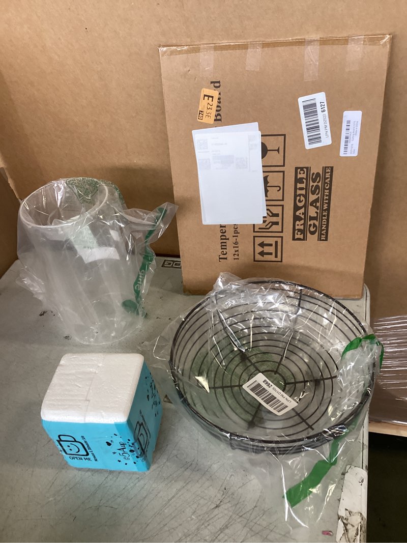 ASSIRTED KITCHEN ITEMS INCLUDES: Plastic vase, cutting board, cup and metal  basquet 