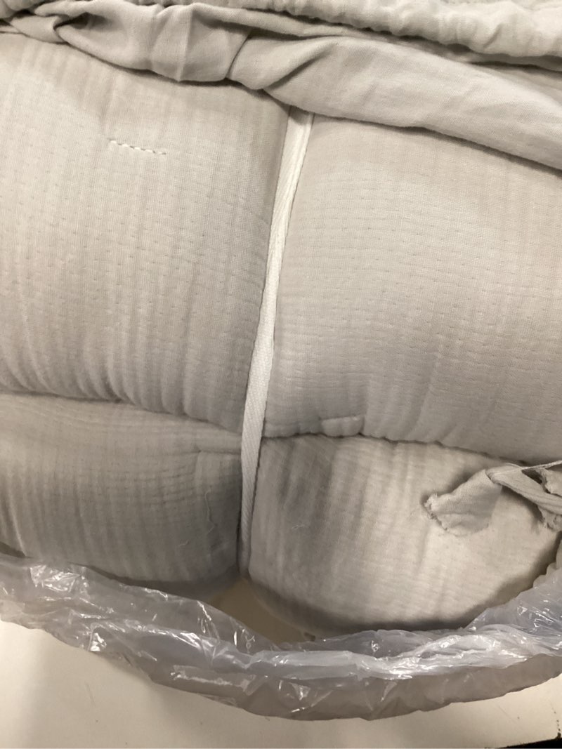 Condition photo showing Good Condition for organic cotton gauze dream quilt set, full/queen, light grey