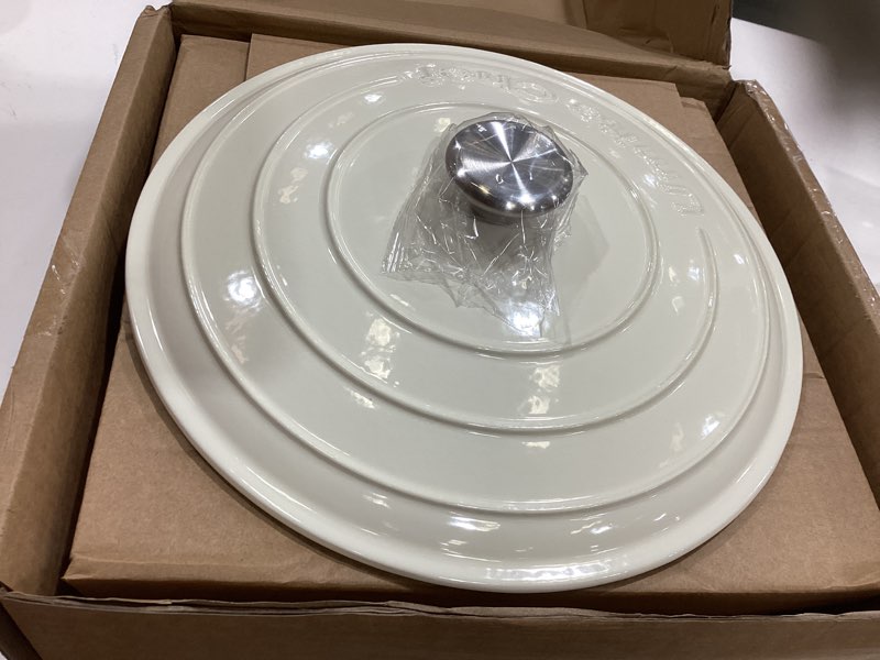 Condition photo showing Good Condition for umite chef enameled cast iron dutch oven-7qt pot with lid cookbook & cotton, heavy-duty cookware for for bread baking, braising, stews, marinate, cook(cream white) cream white 7qt