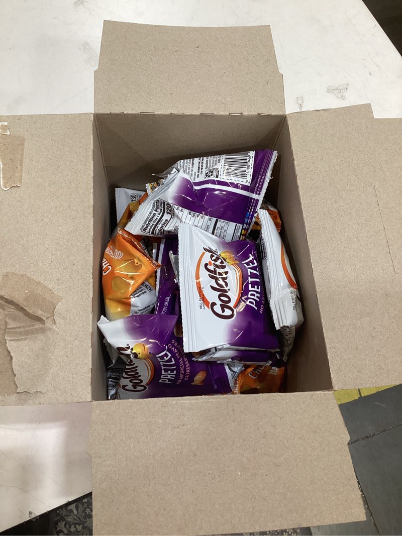 Condition photo showing New/Like New for goldfish crackers big smiles variety pack with cheddar, colors, and pretzels, snack packs, 30 ct