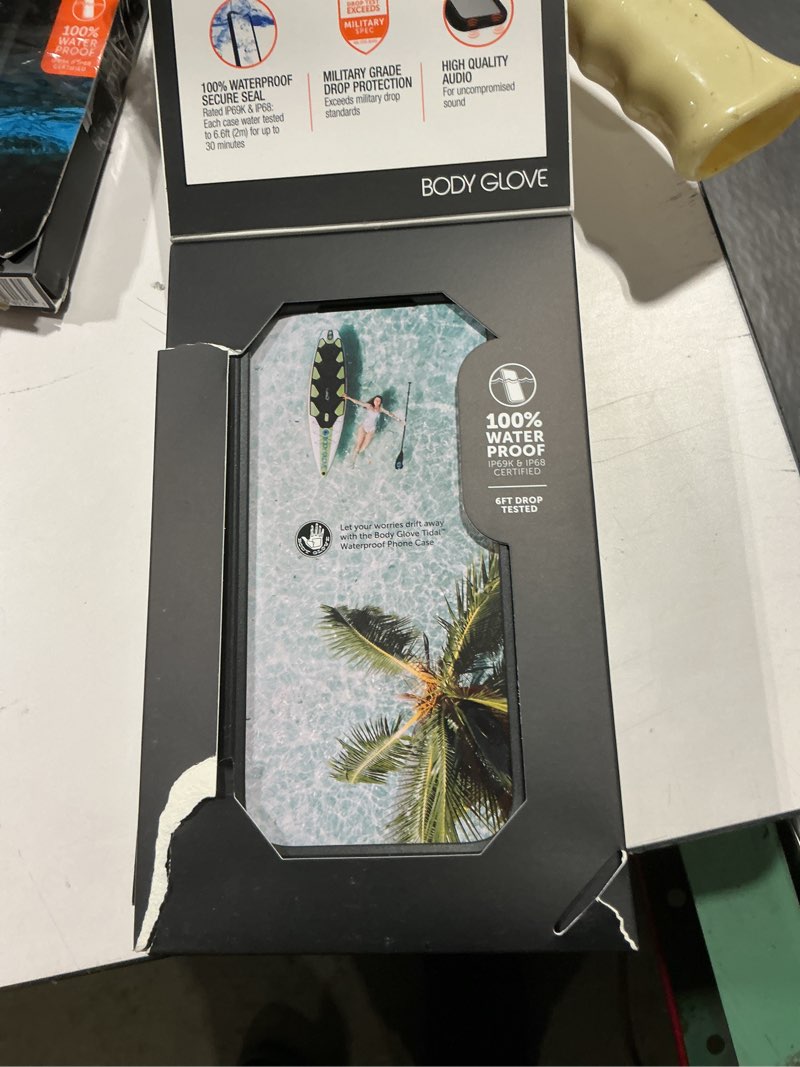 Condition photo showing Good Condition for body glove tidal waterproof phone case for iphone 17 - black/clear