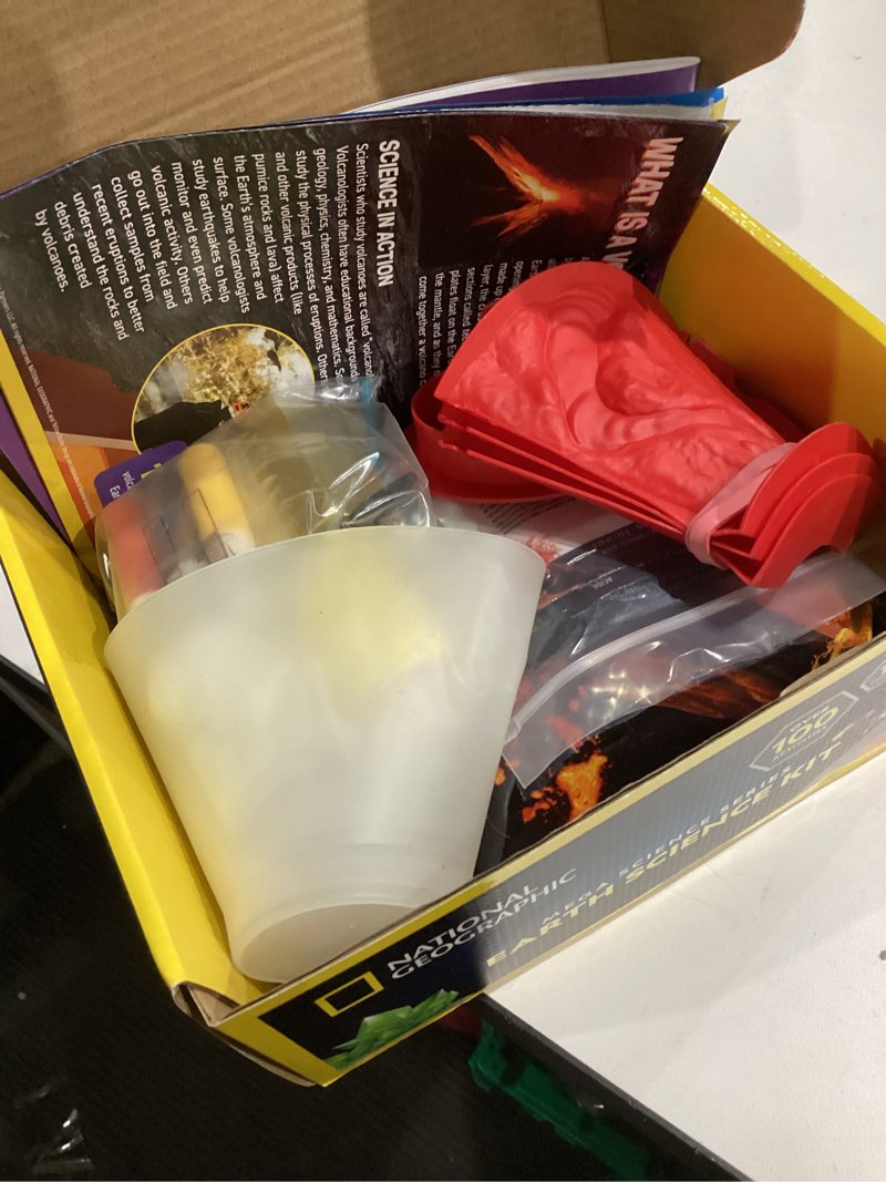 Condition photo showing Good Condition for NATIONAL GEOGRAPHIC Earth Science Kit – 100+ Science Experiments & Activities for Kids, Crystal Growing, Volcano Science Kit, Rock Collection, STEM Project Toy for Boys & Girls (Amazon Exclusive)