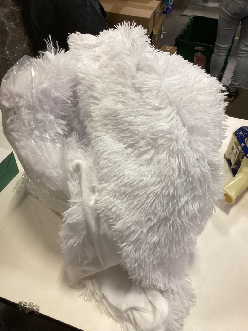 Condition photo showing Good Condition for XeGe Plush Shaggy Duvet Cover Set, Luxury Ultra Soft Velvet Fluffy Bedding Sets 3 Pieces(1 Furry Faux Fur Comforter Cover King Size + 2 Fuzzy Faux Fur Pillowcases), Zipper Closure(King, White) King White