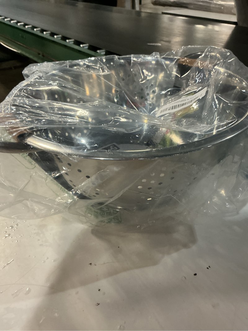 Condition photo showing Good Condition for cookpro 242 stainless steel colander 5qt oversized handles